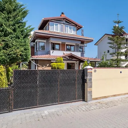 Belek Kadriye Mahallesi 4+1 Oezel Havuzlu Villa Villa Belek