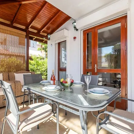Belek Kadriye Mahallesi 4+1 Oezel Havuzlu Villa * Belek