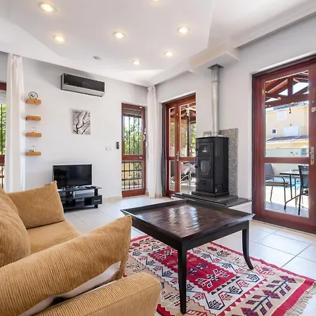 Belek Kadriye Mahallesi 4+1 Oezel Havuzlu Villa Belek
