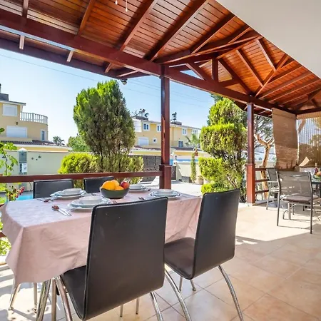Belek Kadriye Mahallesi 4+1 Oezel Havuzlu Villa