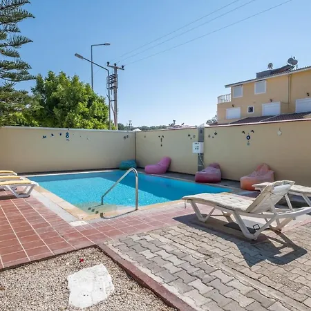 Belek Kadriye Mahallesi 4+1 Oezel Havuzlu Villa Belek