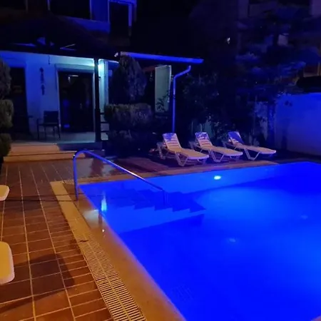 Belek Kadriye Mahallesi 4+1 Oezel Havuzlu Villa Belek