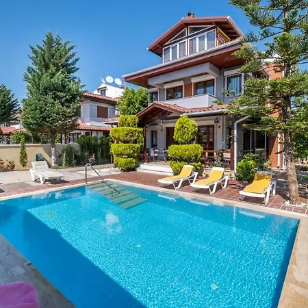 Villa Belek Kadriye Mahallesi 4+1 Oezel Havuzlu Villa Belek